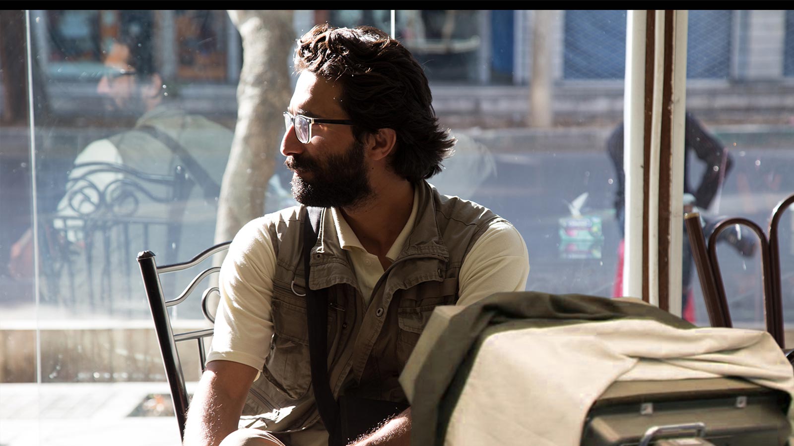 مردی که اینجا نبود-هاشور