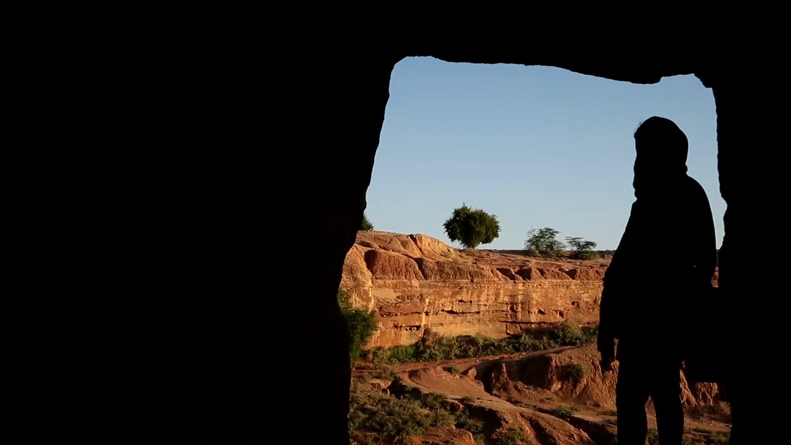 اژدها خارج می شود-هاشور