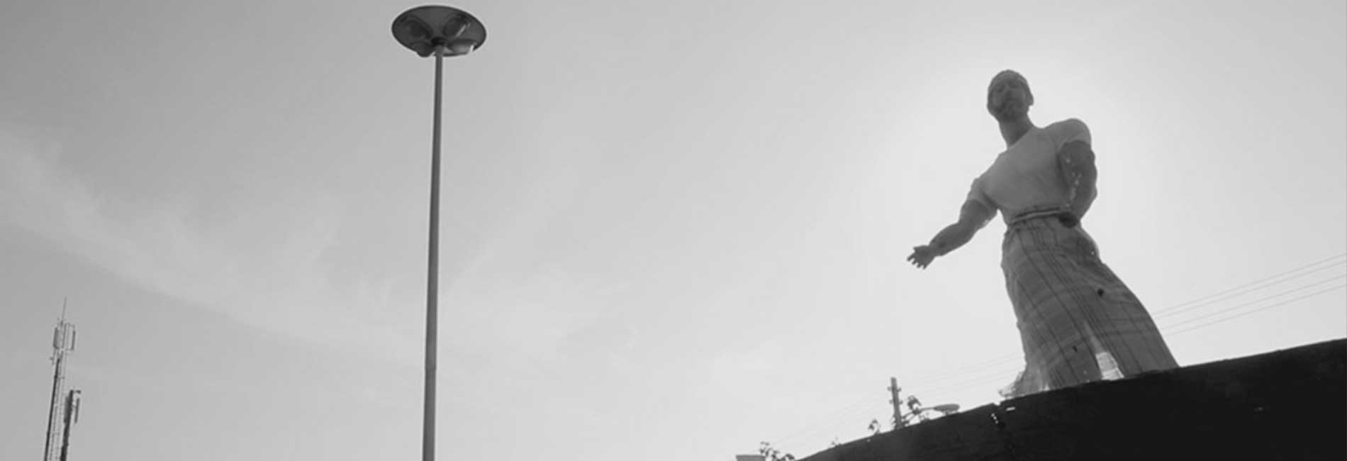 مرثیه یک انقلاب رمانتیک برای جذابیت آشکار-هاشور