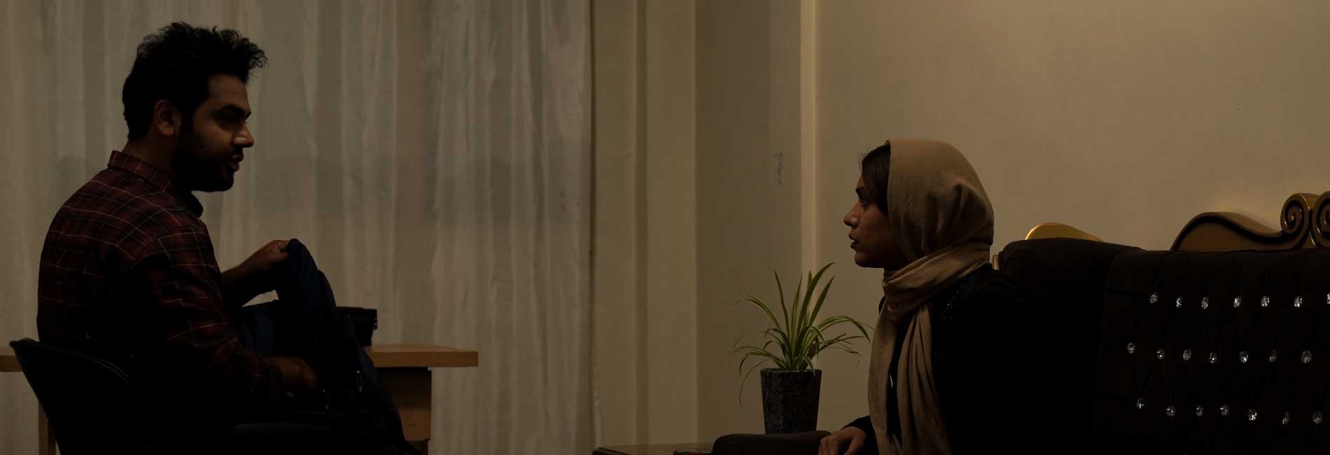 درمیان تاریکی-هاشور