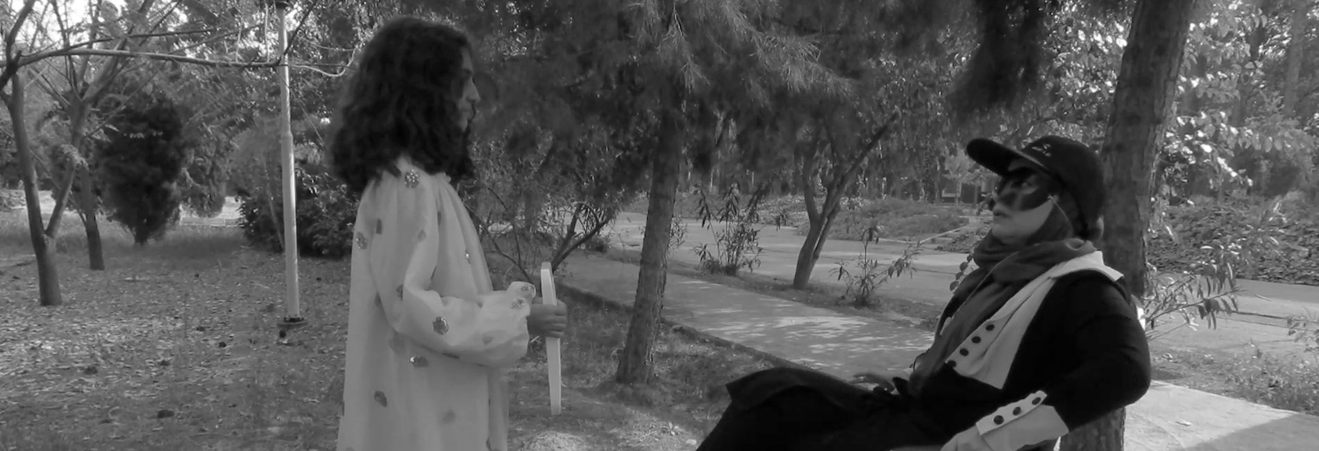 نقاب و آینه-هاشور