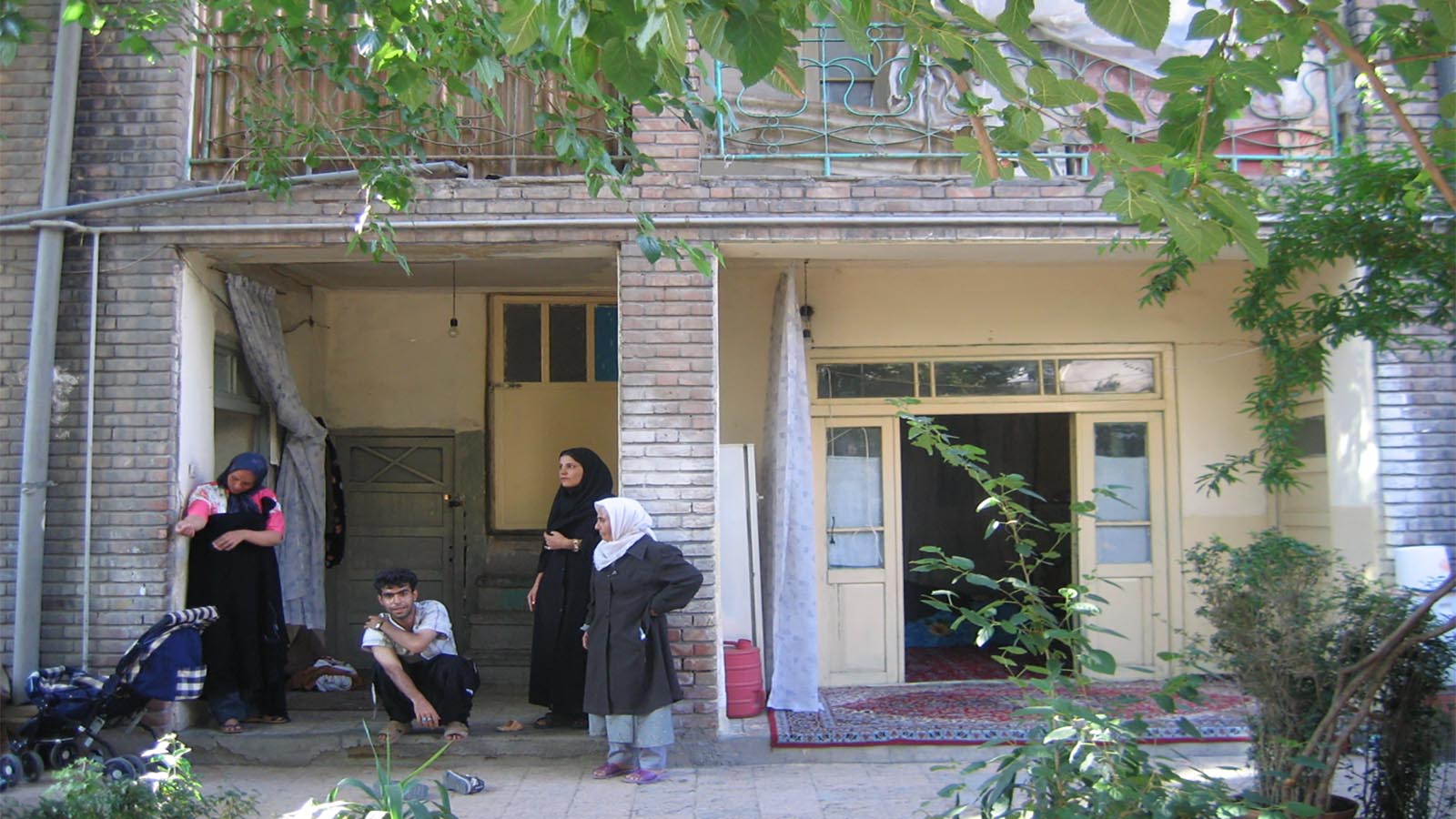 سیروس بود و نبود یک محله-هاشور