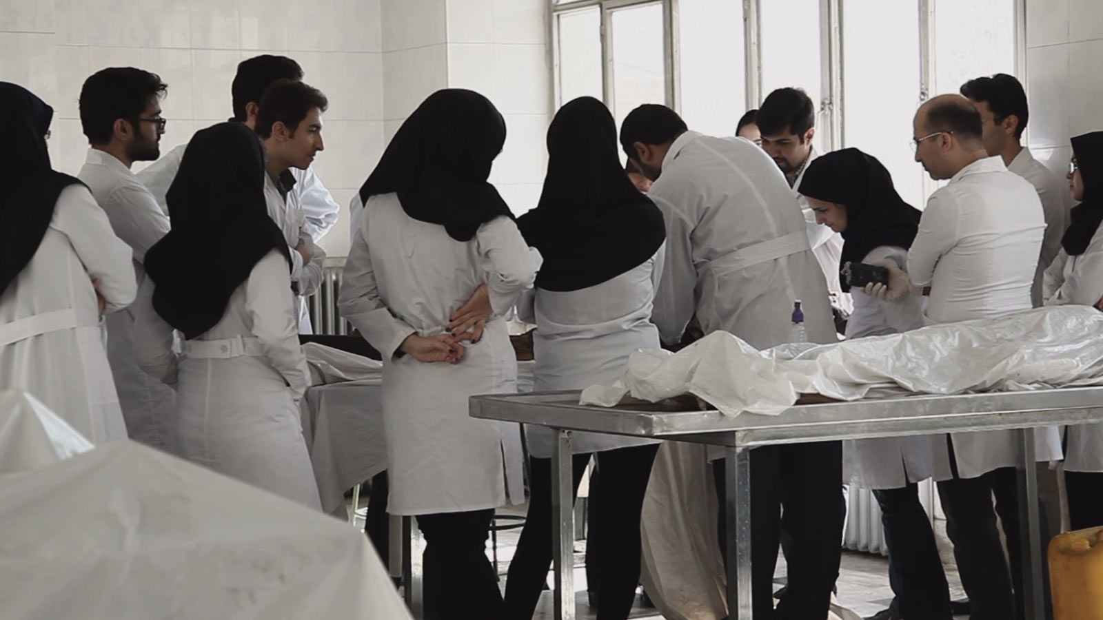 این یک جسد نیست-هاشور