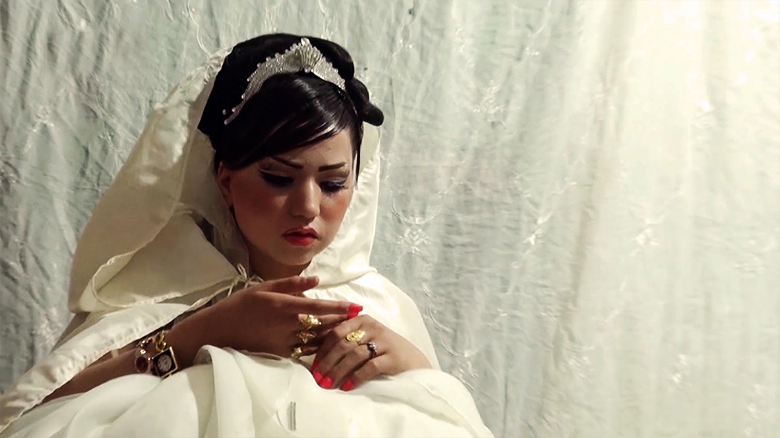 عروسک ها نمی دانند-هاشور