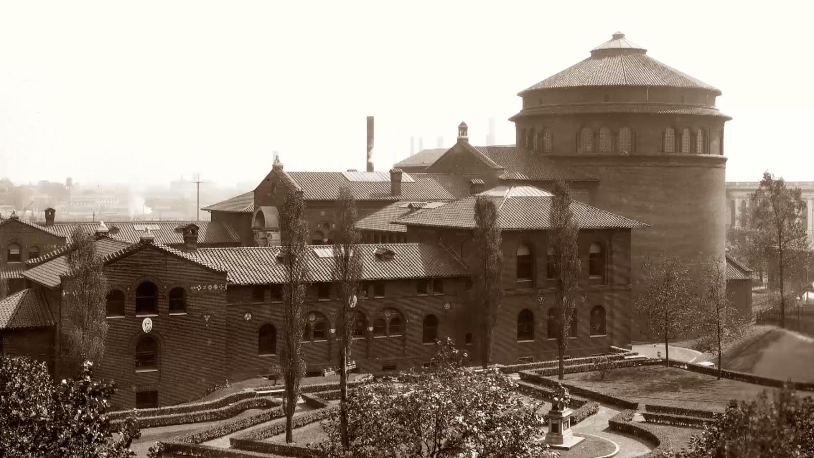 با زبان خاموش-هاشور