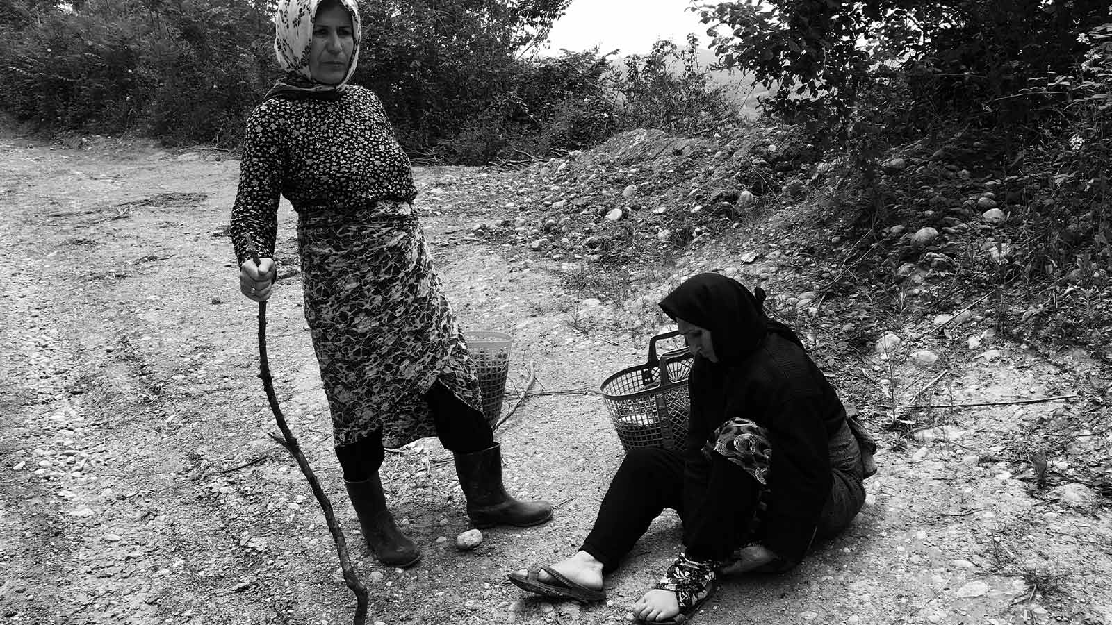 دو زن-هاشور