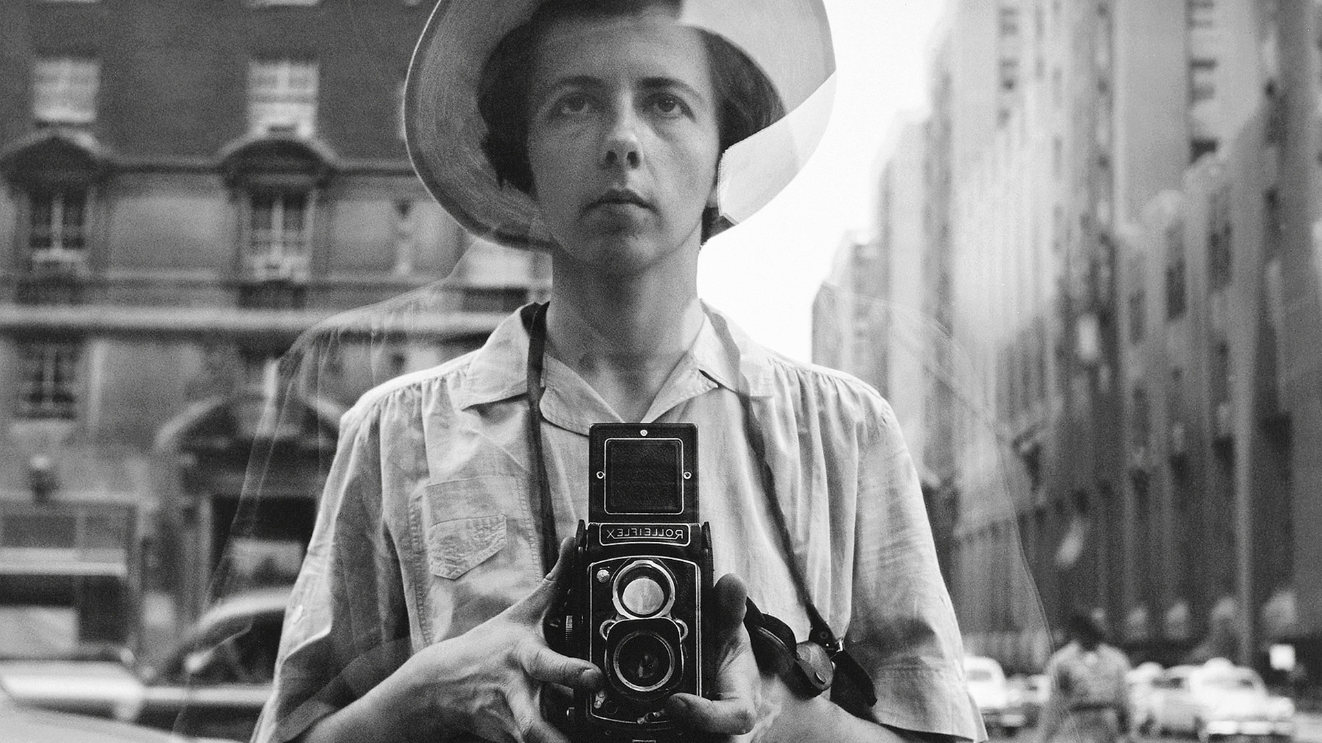 چه کسی عکسهای پرستار بچه را گرفته است؟-هاشور