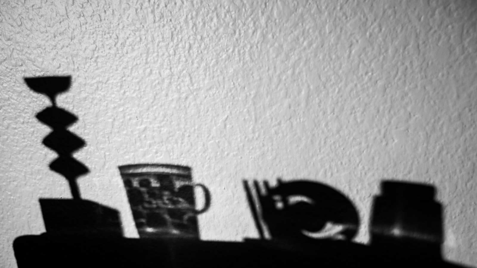 سایه ها هر جا بخواهند می روند-هاشور